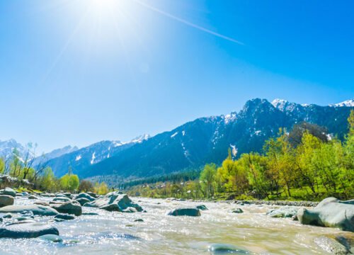 Kashmir Heaven on Earth : Experience the Ultimate in Natural Beauty and Tranquility